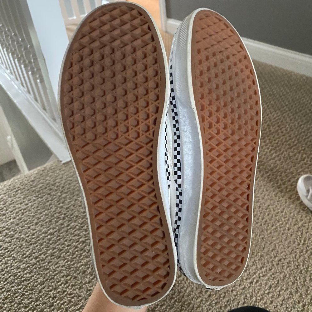 Hand Painted 80s inspired Vans - Picture 4 of 5